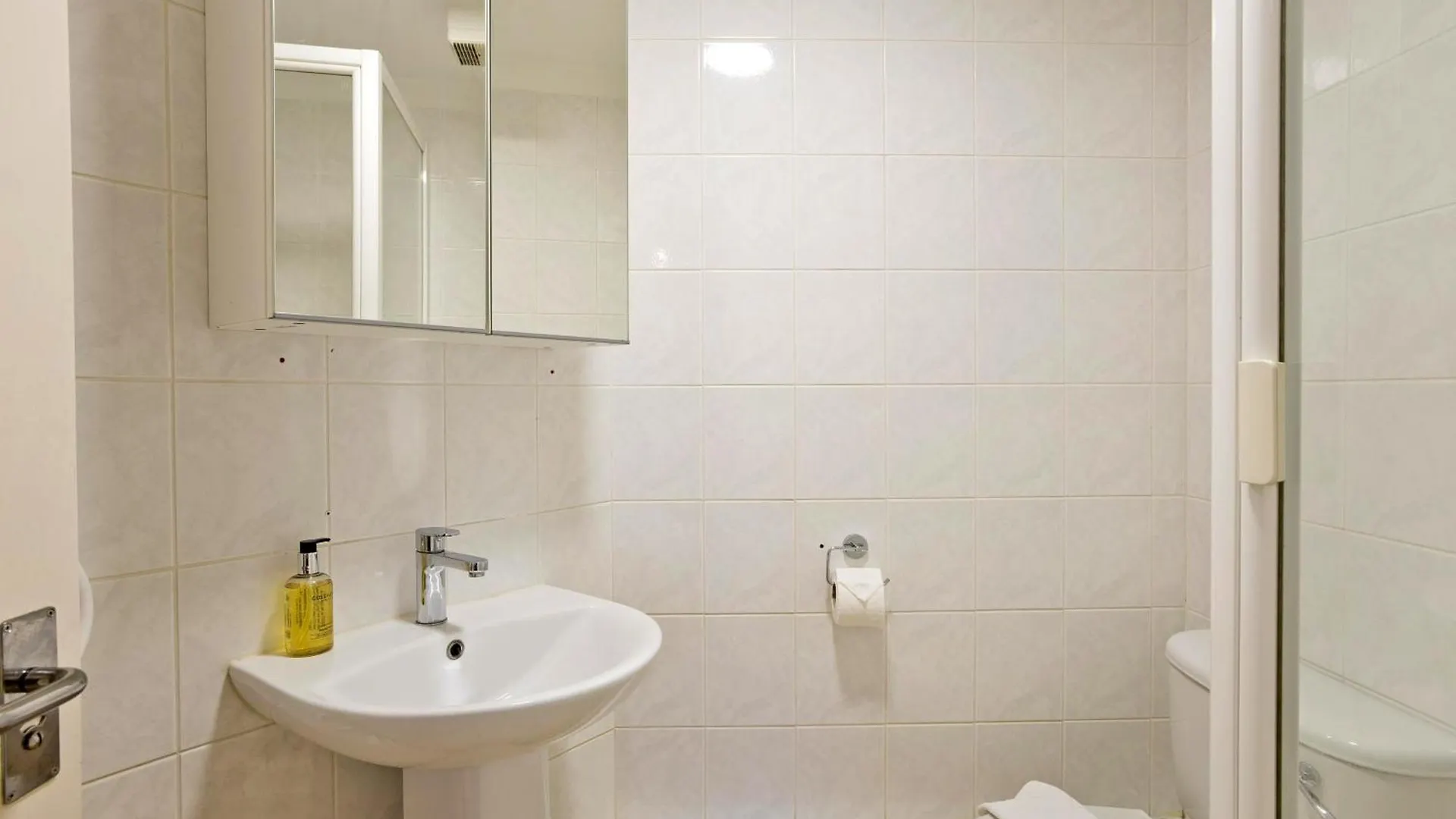 Imperial Meridian Place Apartment London Storbritannien